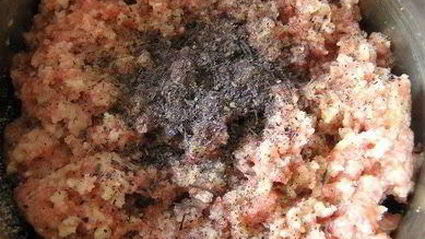 мясной рулет с сыром и зеленью