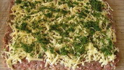 мясной рулет с сыром и зеленью