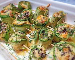 Нежные рулетики из кабачка с куриным филе