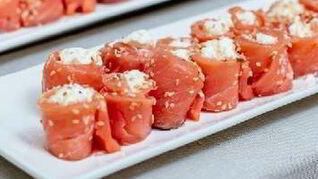 Нежные рулетики из семги с сыром