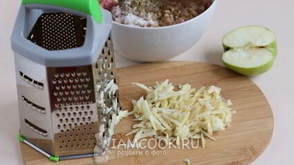 праздничный рулет из свинины с черносливом и орехами