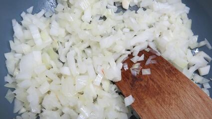 рулет из фарша с яйцом и луком