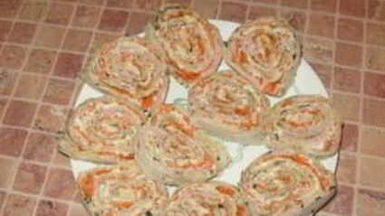 рулет из лаваша с колбасой