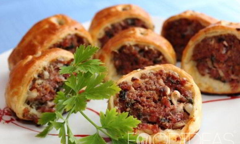 Рецепт рулет из слоеного теста с фаршем