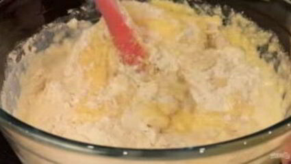 рулет с черносливом и орехами в медовой корочке