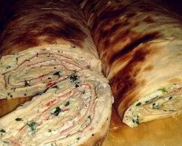 Рулет с крабовыми палочками и плавленым сыром