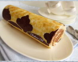 Рулет с шоколадным узором