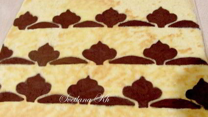 рулет с шоколадным узором