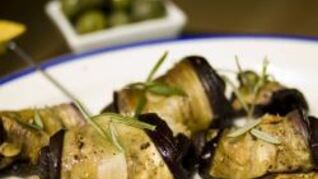 Рулетики из баклажана с чесноком