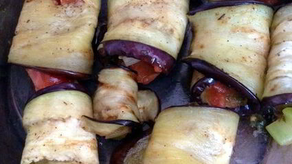 рулетики из баклажанов с овощами