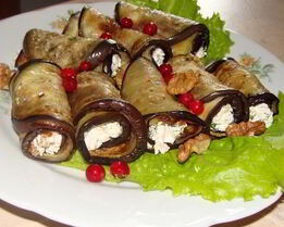 Рулетики из баклажанов с творожной начинкой