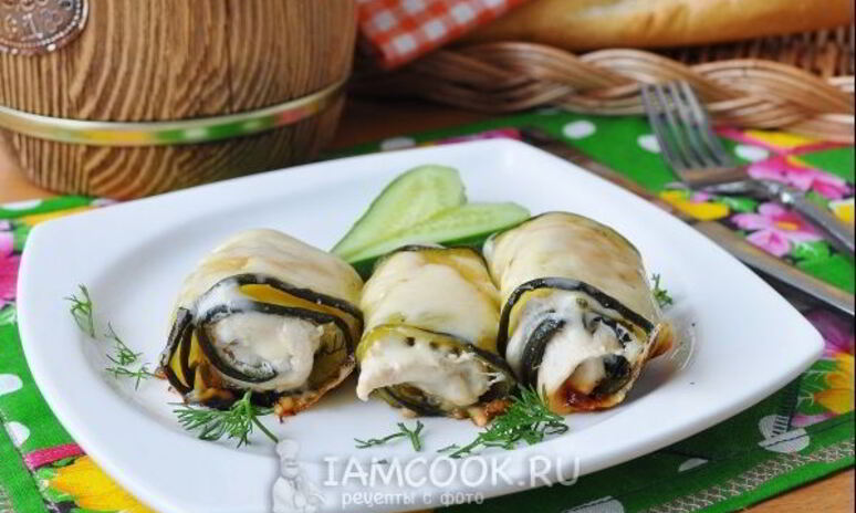 Рецепт рулетики из кабачка с куриной грудкой в мультиварке