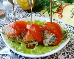 Рулетики из перца с тунцом и маслинами