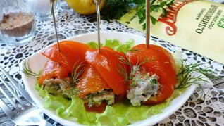 Рулетики из перца с тунцом и маслинами