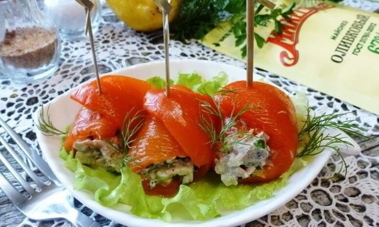 Рецепт рулетики из перца с тунцом и маслинами