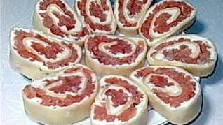 Рулетики из семги с сыром Улитки