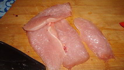 рулетики с индейкой и сыром с плесенью в беконе