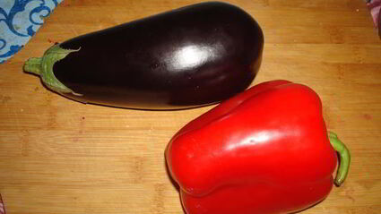 рулетики с индейкой и сыром с плесенью в беконе