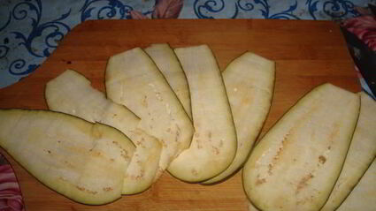 рулетики с индейкой и сыром с плесенью в беконе