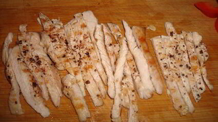 рулетики с индейкой и сыром с плесенью в беконе