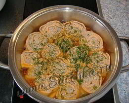 Рулетики в подливе