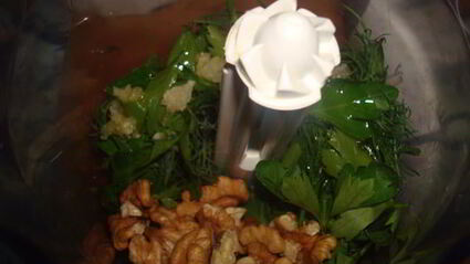 рулеты из баклажанов с беконом, сыром и зеленью