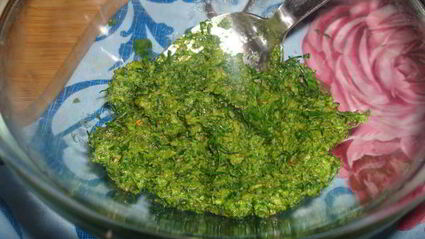 рулеты из баклажанов с беконом, сыром и зеленью