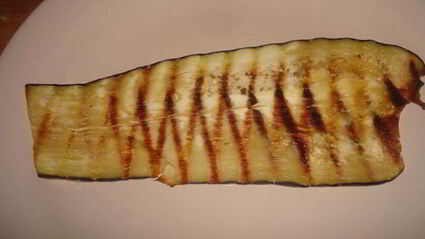 рулеты из баклажанов с беконом, сыром и зеленью