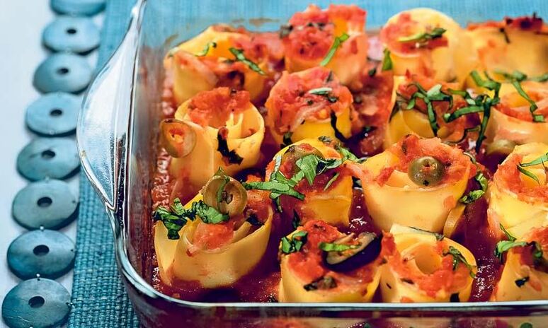 Рецепт рулеты из лазаньи с сырной начинкой