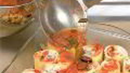 рулеты из лазаньи с сырной начинкой