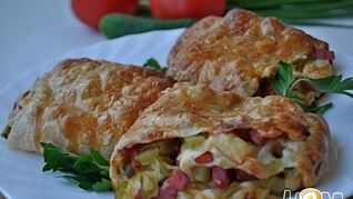 Слоеный рулет с ветчиной и сыром