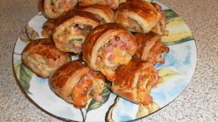 слойки-рулетики с зеленью, ветчиной и сыром