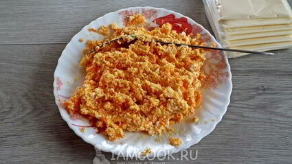 сырные рулетики с пикантной начинкой