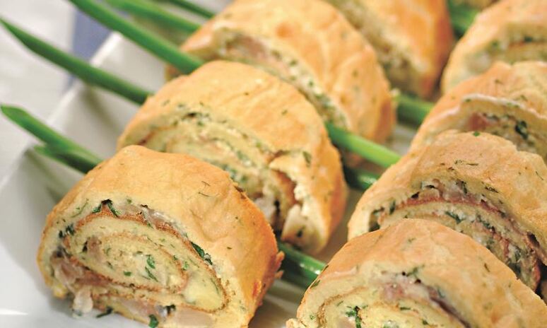 Рецепт яичный рулет с копченой сельдью