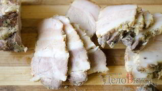 Сало с чесноком на водяной бане в банке