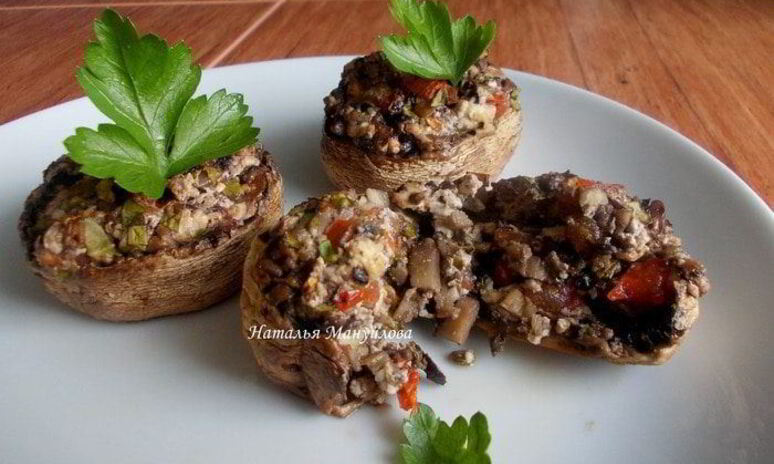 Рецепт шампиньоны, фаршированные помидором и шпинатом