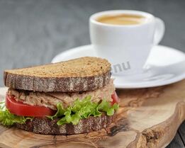 Сэндвич с тунцом