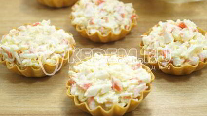 тарталетки с крабовыми палочками