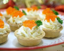Тарталетки с красной икрой