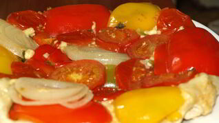 Овощной тарт с помидорами, болгарским перцем, луком