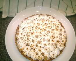 Тарт с лимонным кремом и меренгой