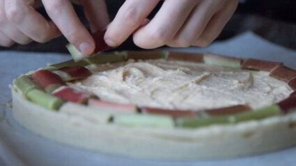 тарт с ревенем и миндалем