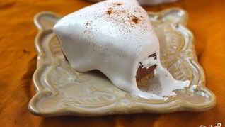 Тарт с шоколадной начинкой и белковым кремом