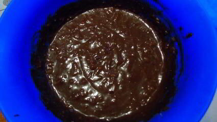 тарт с шоколадным кремом и сливами