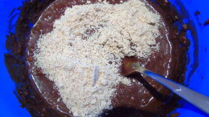 тарт с шоколадным кремом и сливами