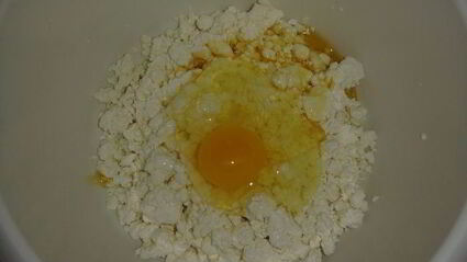 тарт с творогом, джемом и меренгой