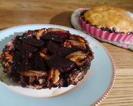 Тарт татен со свеклой и шалотом