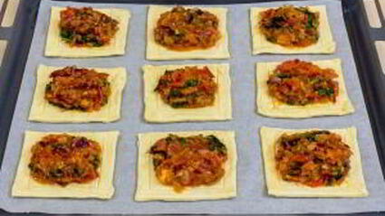 тарты с помидорами и луком