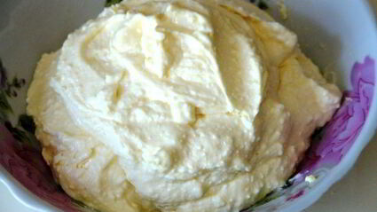 творожной тарт со смородиной и мягкой меренгой