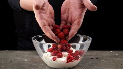 творожный тарт с малиной